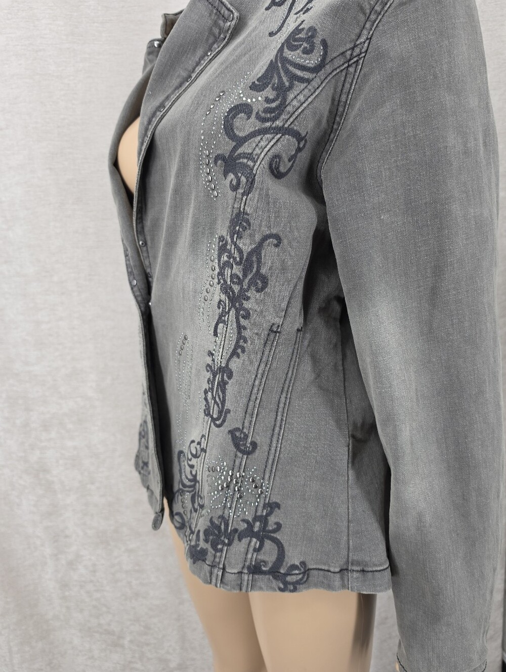 Reba Autumn Edge Embroidered Studded Gray Black Wash Stretch Denim Jean Jacket - Picture 7 of 11